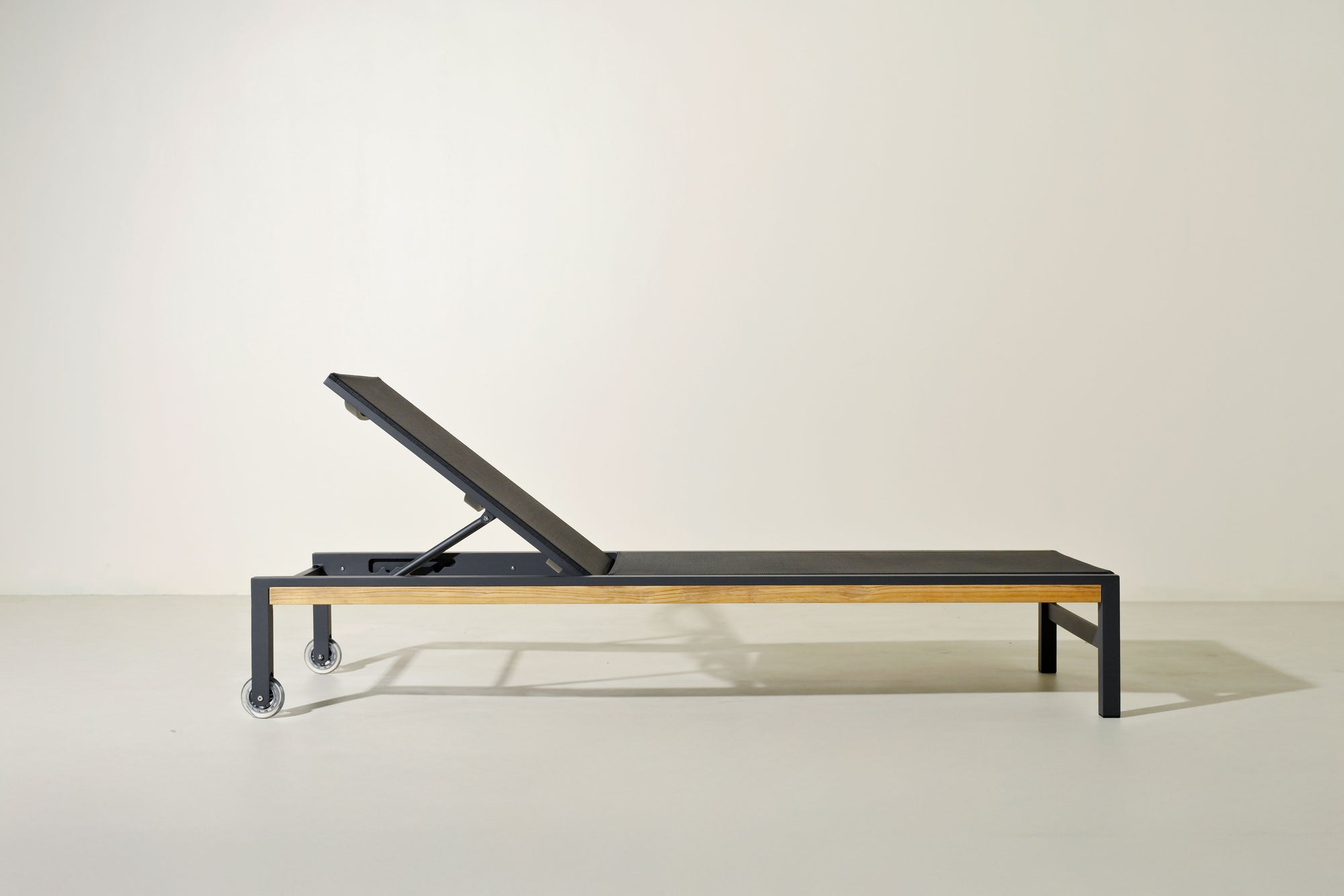 Aires Chaise Lounge