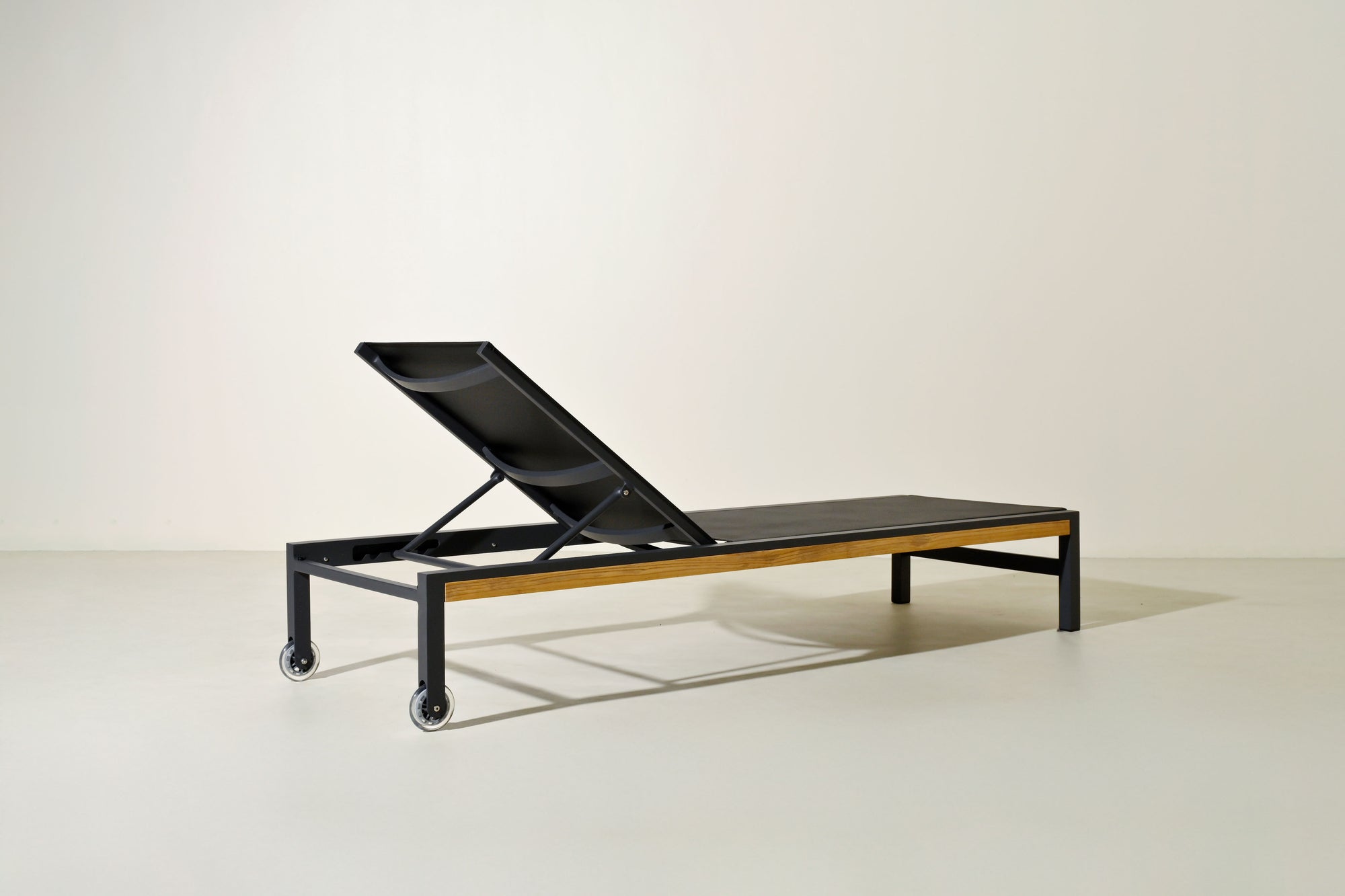 Aires Chaise Lounge