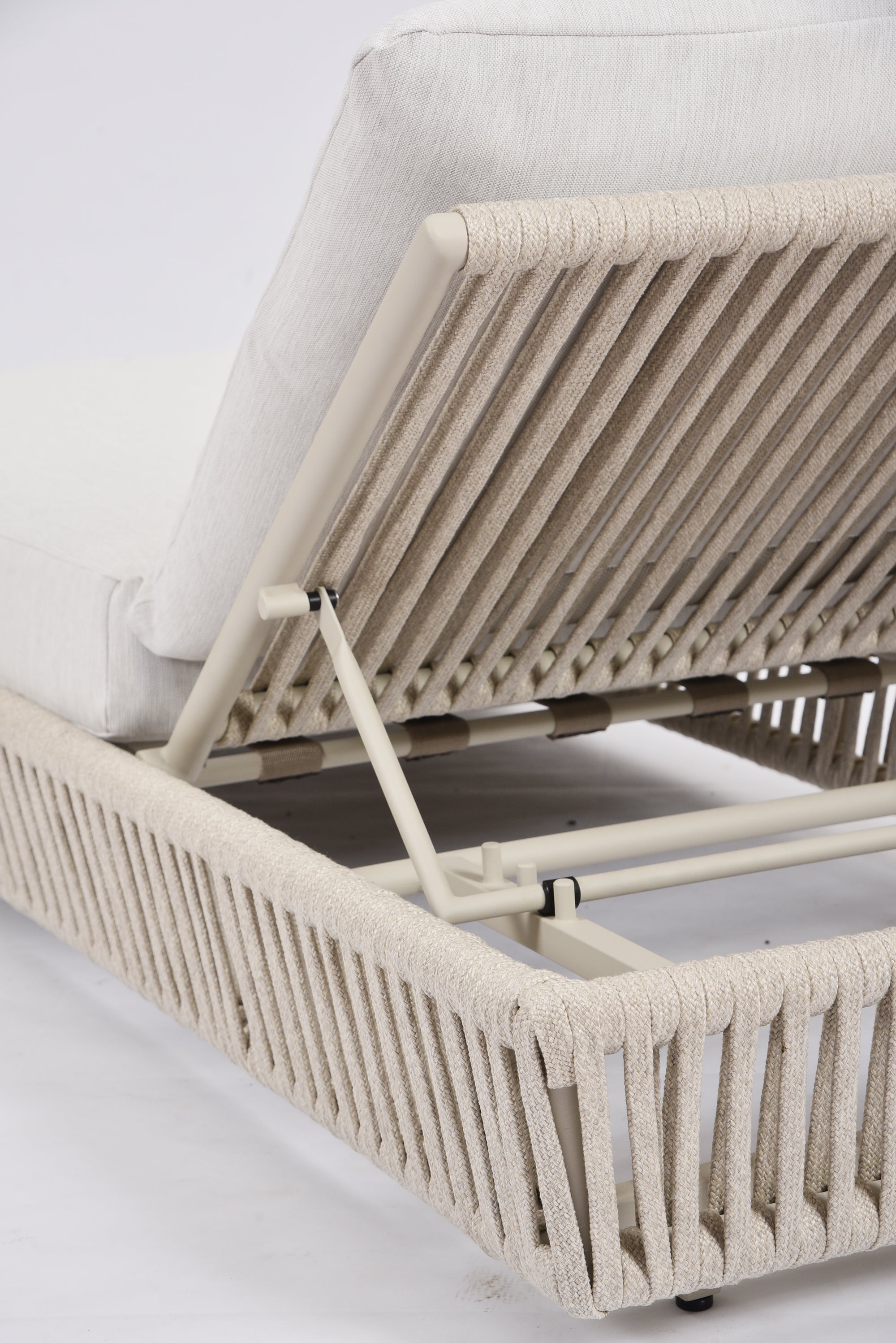 Covo Chaise Lounge