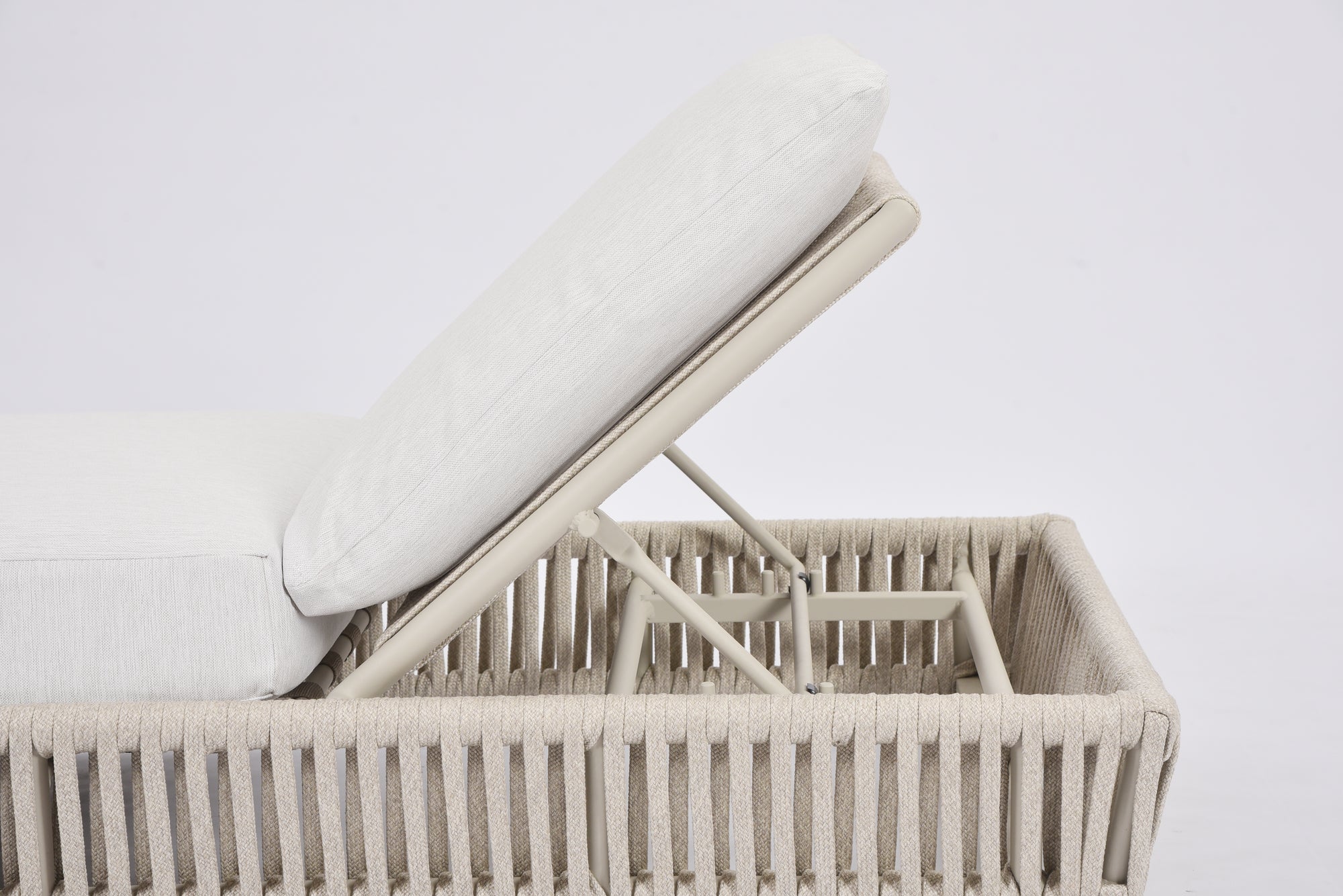 Covo Chaise Lounge