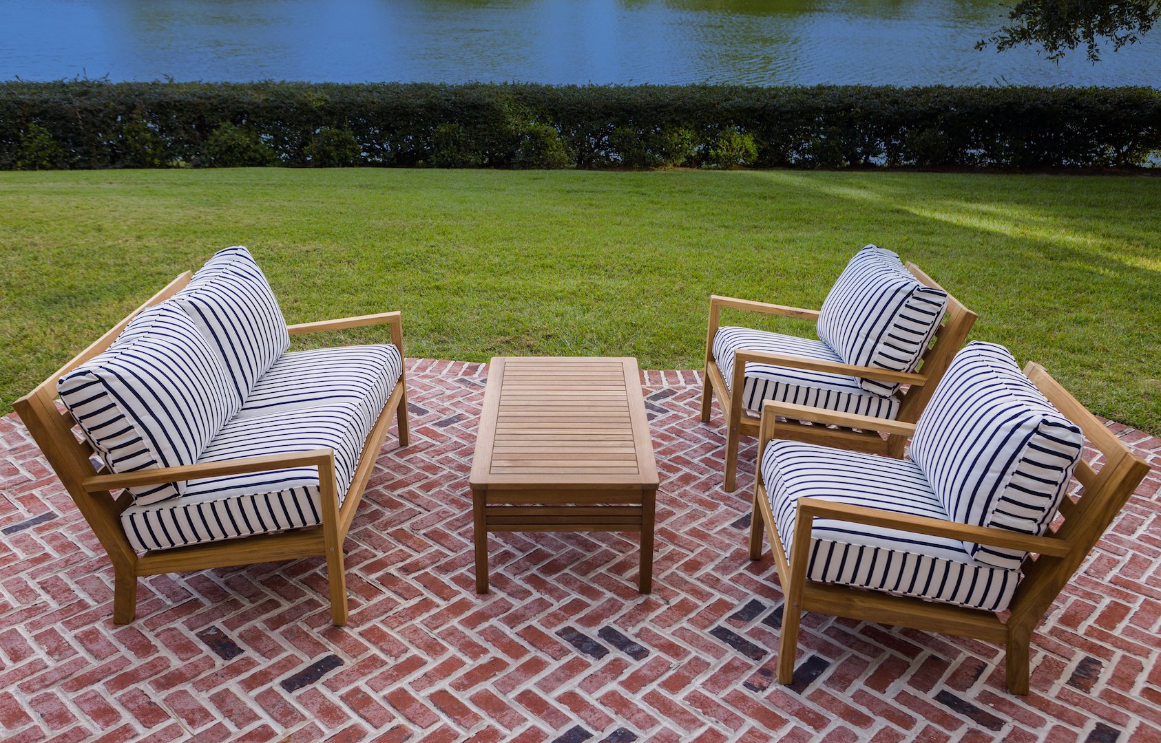 Pacific Loveseat White&amp;Black by Teak + Table